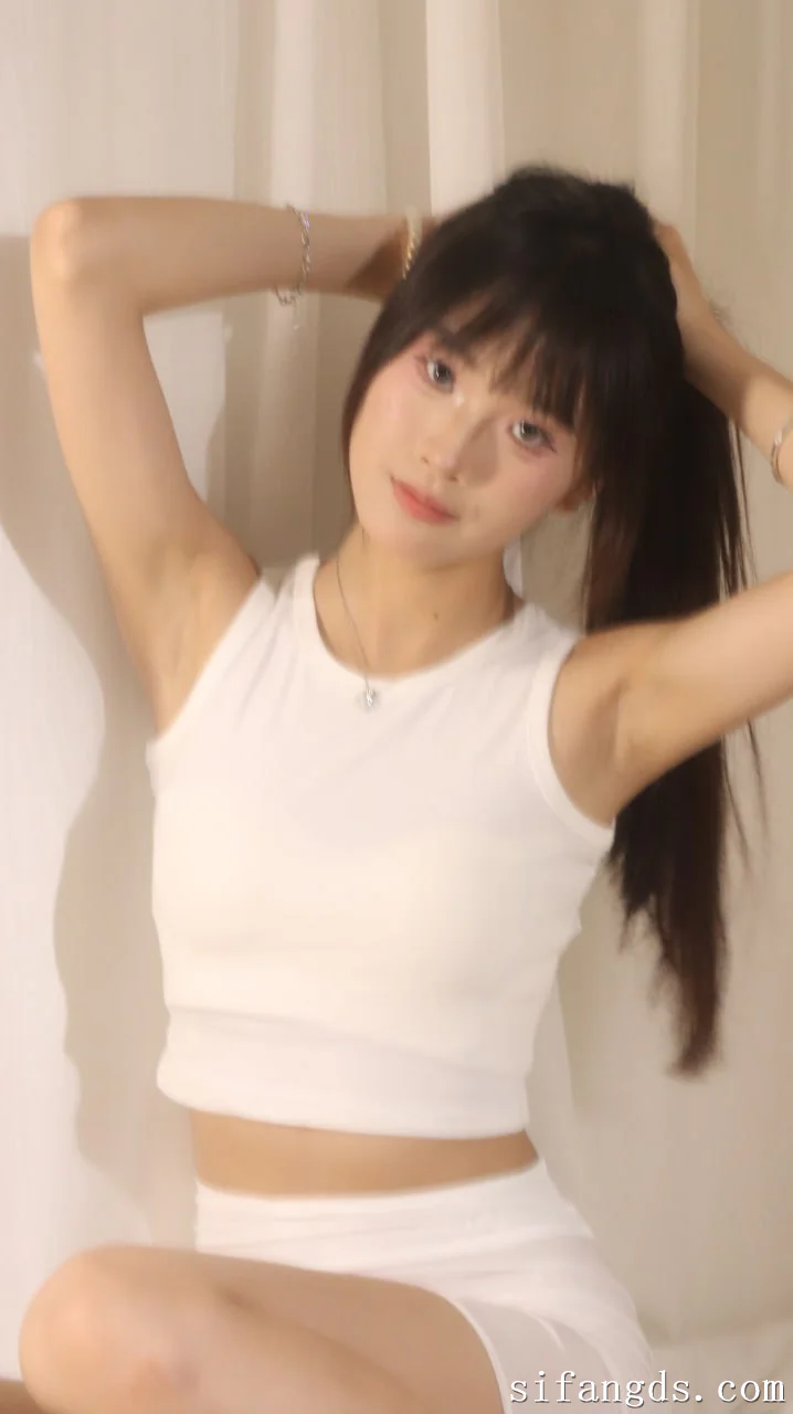 18岁身高163高颜值嫩妹