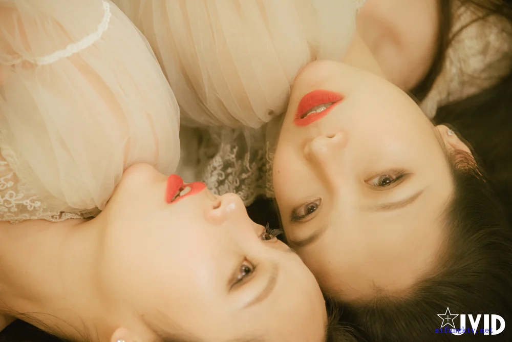 『JVID月刊写真』上空露點  Jenny Suen-試衣間裡的卡繆——奼紫嫣紅皆幻，我只為你而存在
