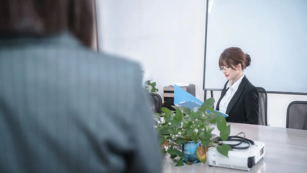 鹿八岁 – NO.014 女上司和女下属~[70P-3V-1.01G]